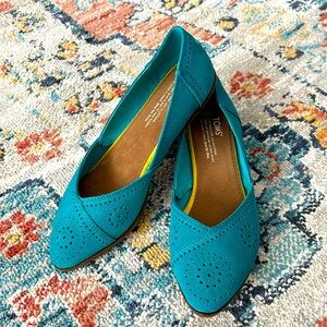 Toms Jutti Suede Flats. Never been worn - Size 7